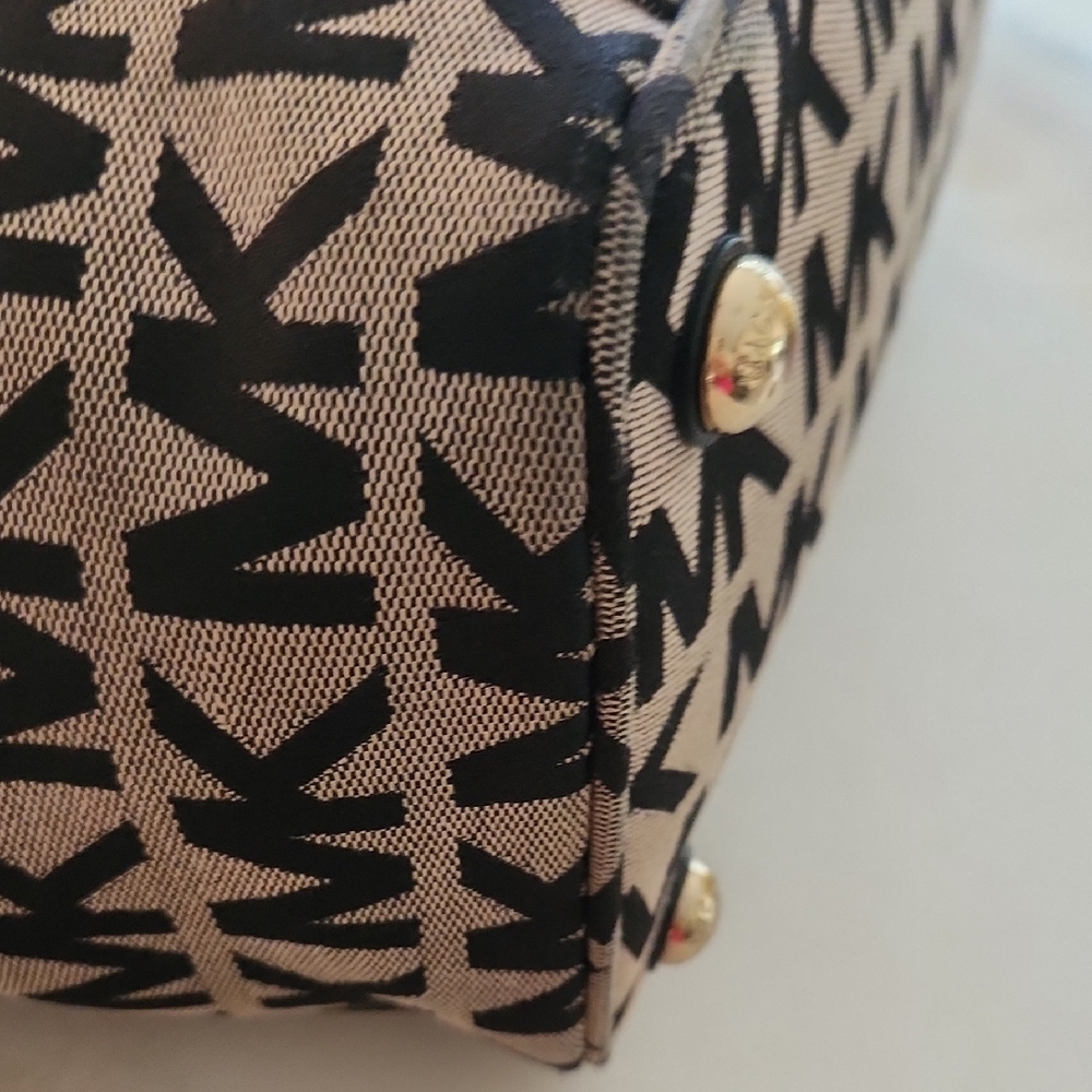 Michael Kors Signature Black and Tan Tote - Picture 6 of 14